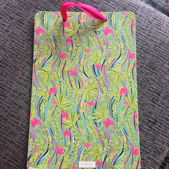 Lilly Pulitzer magnetic board with magnets - Picture 2 of 3